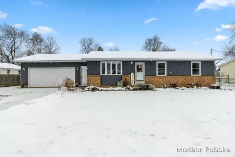 7629 Park Lane Ave, Jenison, MI 49428