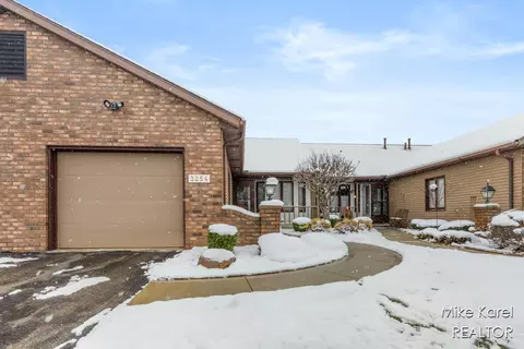 3254 Calvin Ct, Grandville, MI 49418