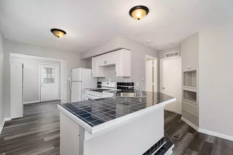 7520 Westminster Ave, Warren, MI 48091 photo 6