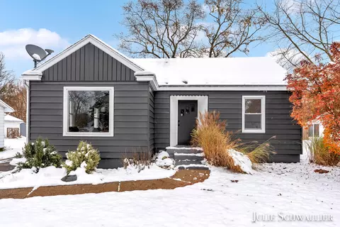 3248 Woodbine Ave SW, Grandville, MI 49418