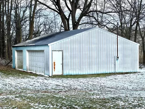 124 E Central Rd, Coldwater, MI 49036 photo 2