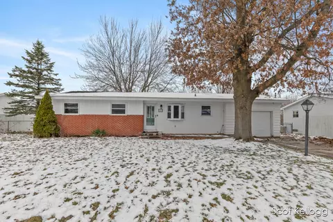323 E Beech St NE, Cedar Springs, MI 49319