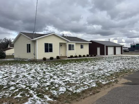 718 Harroun St, Belding, MI 48809