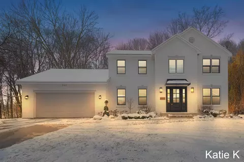 737 W Woodmeade Ct, Ada, MI 49301