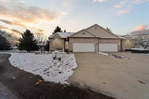 2928 Marfitt Rd, East Lansing, MI 48823