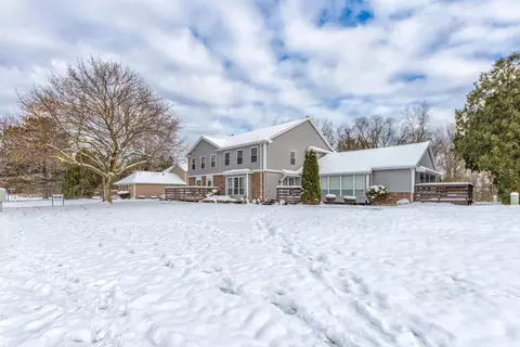 2319 Quail Run Dr, Kalamazoo, MI 49009