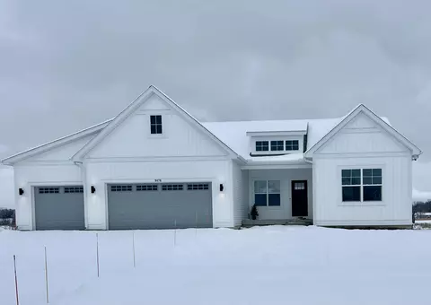 9476 Fields Dr, Zeeland, MI 49464
