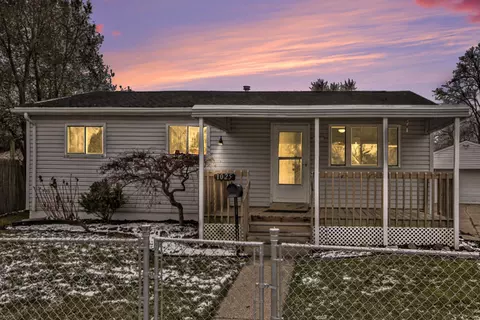 1025 Rowley Ct, Ypsilanti, MI 48198