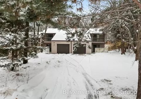 17554 Parkwood Dr UNIT E, Spring Lake, MI 49456