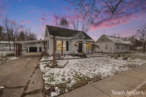 412 E Marshall St, Hastings, MI 49058