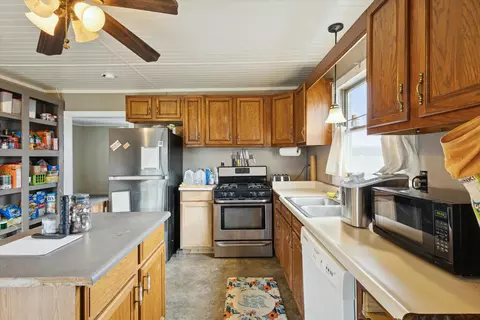2492 S Ferris Rd, Sumner, MI 48889 photo 12