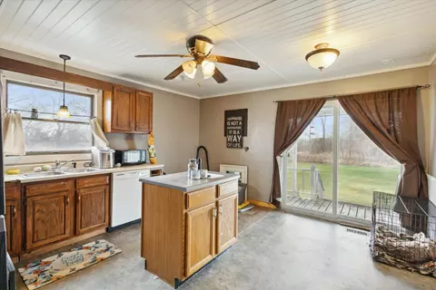 2492 S Ferris Rd, Sumner, MI 48889 photo 10