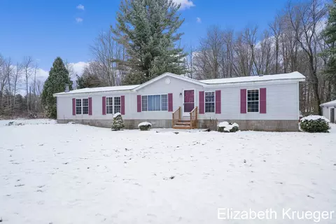 22351 24th Ave, Casnovia, MI 49318