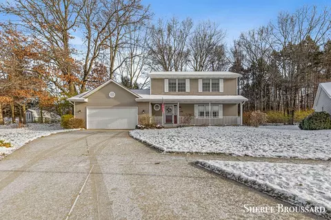 1396 Shaw Ct NE, Rockford, MI 49341