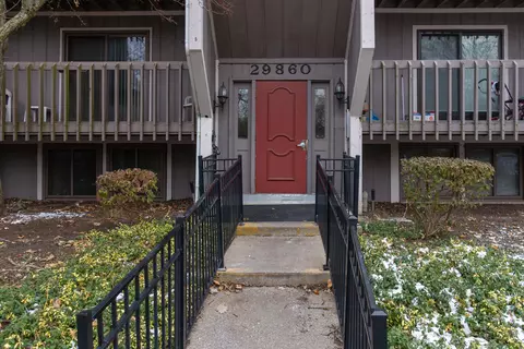 29860 W 12 Mile Rd #609, Farmington Hills, MI 48334