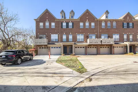 39852 Rockcrest Cir, Northville, MI 48168