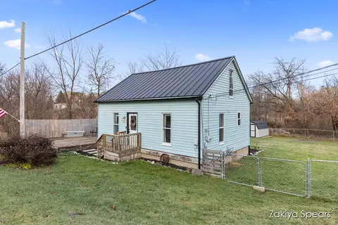 309 W State Rd, Grant, MI 49327 photo 3