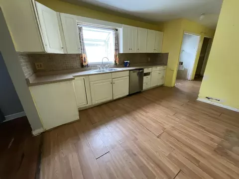 2183 Morrish St, Burton, MI 48519 photo 7