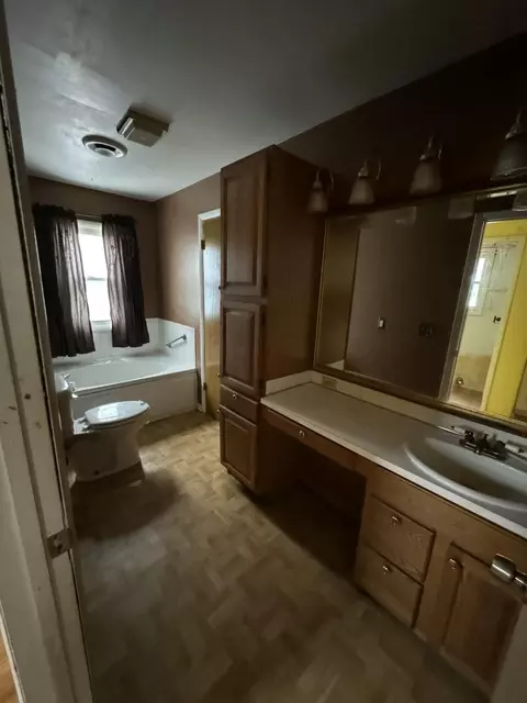 2183 Morrish St, Burton, MI 48519 photo 10
