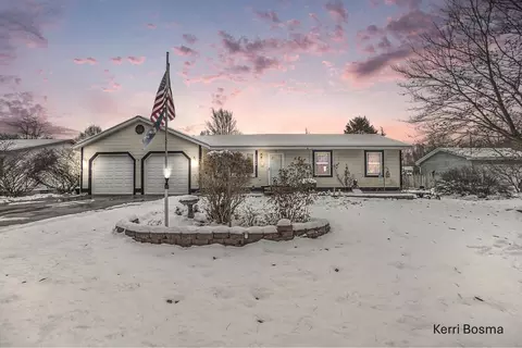 13606 152nd Ave, Grand Haven, MI 49417