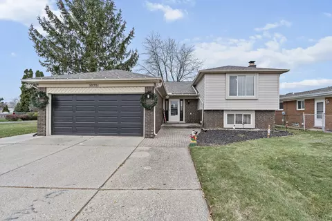 35751 Candlewood Dr, Sterling Heights, MI 48312