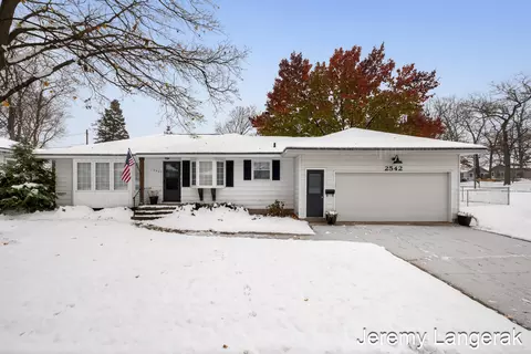 2542 Glenbrook Ave SW, Wyoming, MI 49519