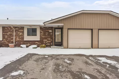 6752 Waterview Dr SW, Grandville, MI 49418