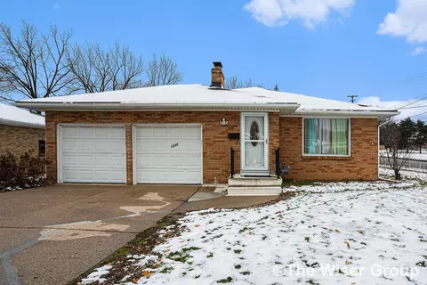 1135 Carrier Creek Blvd NE, Grand Rapids, MI 49503