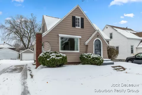 127 W 21st St, Holland, MI 49423