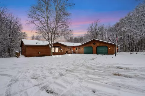 2633 W Lake Rd, Hart, MI 49420