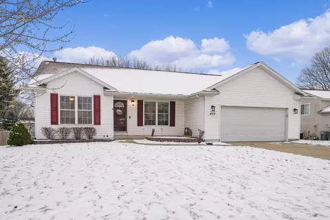 407 Summer Cir SE, Grand Rapids, MI 49548
