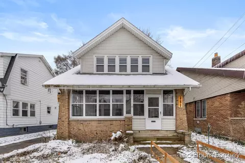 952 Richmond St NW, Grand Rapids, MI 49504