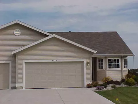 3712 Harris Dr, Norton Shores, MI 49441