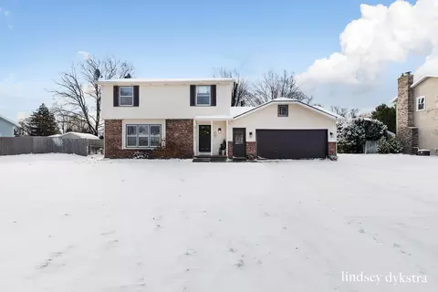 2382 Oak Hollow Dr, Jenison, MI 49428