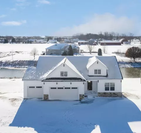 9536 Fields Dr, Zeeland, MI 49464