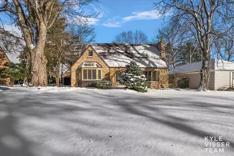 236 Morningside Dr SE, Grand Rapids, MI 49506