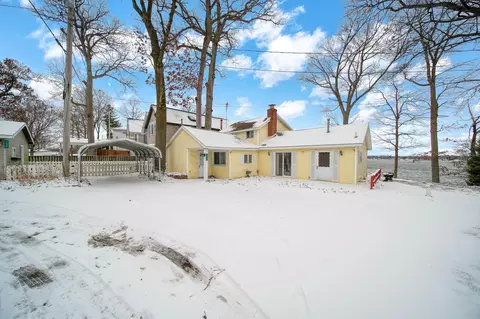 1634 Tennis Ct, Pleasant Lake, MI 49272