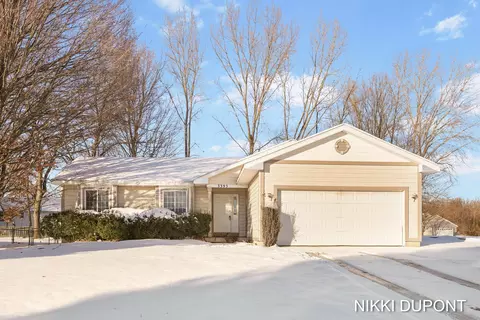 3393 Cornerstone Ln, Holland, MI 49424