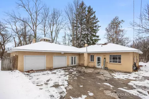 14733 16th Ave, Marne, MI 49435