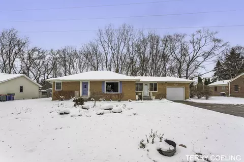 186 Collindale Ave NW, Grand Rapids, MI 49504