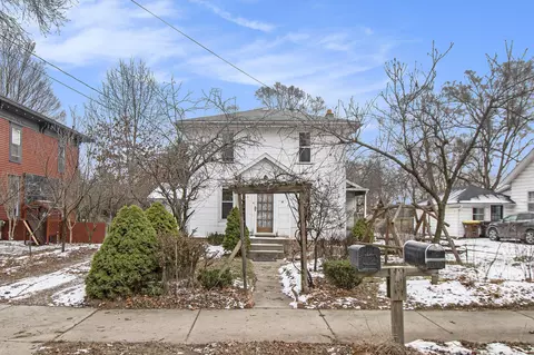 617 S Clinton St, Stockbridge, MI 49285