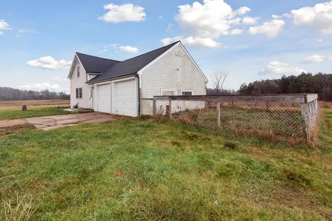 1391 Edgar Rd, Edmore, MI 48829 photo 5