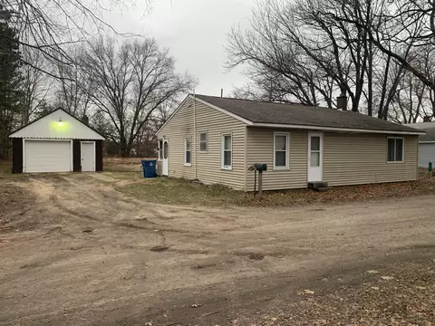 1043 Hoffman St, Muskegon, MI 49442