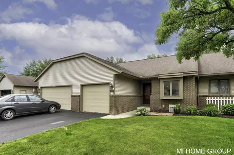 1669 Lakeview Dr, Zeeland, MI 49464
