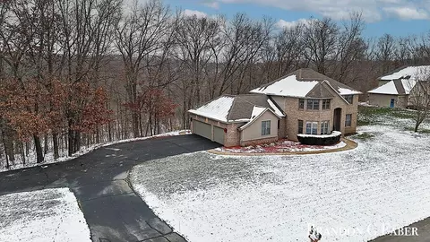 6754 Chancery Dr SE, Alto, MI 49302
