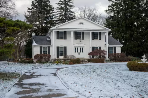 35464 E Lyman Rd, Farmington, MI 48331