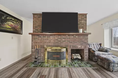 Living - 5112 Murray Rd, Jackson, MI 49201 photo 3 of 5
