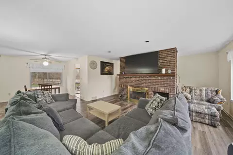 Living - 5112 Murray Rd, Jackson, MI 49201 photo 4 of 5