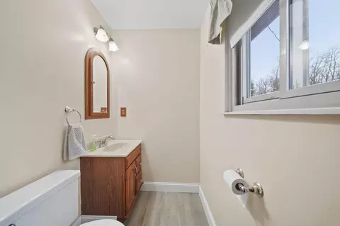 Bath - 5112 Murray Rd, Jackson, MI 49201 photo 2 of 3