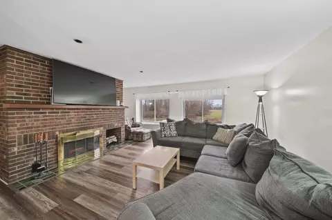 Living - 5112 Murray Rd, Jackson, MI 49201 photo 5 of 5